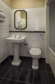 Imperial Hotel Cork City - Bathroom