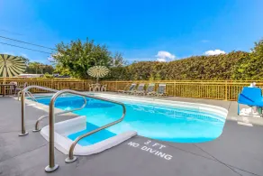 Econo Lodge - Piscine