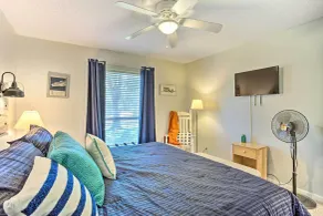 Cedar Creek Lake Home: Private Dock & Hot Tub - Innvendig