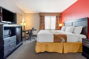 Quality Inn & Suites 5585 Ambler Drive Mississauga Ontario - Chambre
