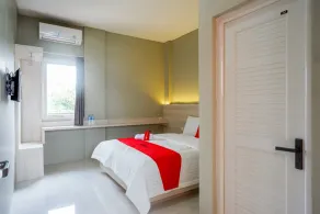 RedDoorz Syariah near Exit Tol Krapyak Semarang - Chambre