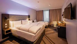 Premier Inn Hamburg City Alster - Room