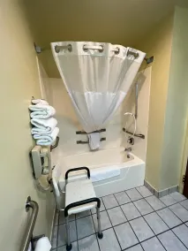 Super 8 by Wyndham Watertown WI - Badezimmer