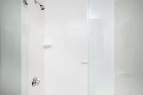 La Quinta Inn & Suits by Wyndham Pontoon Beach IL - Salle de bain