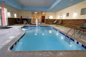 Fairfield Inn & Suites by Marriott London - Piscine