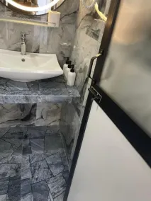 Wood Heart - Bathroom