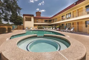 La Quinta Inn by Wyndham San Marcos - Piscine