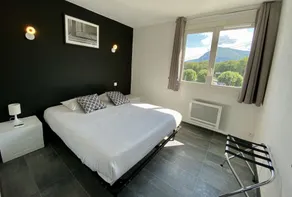 Hôtel Le Néron - Logis - Værelse