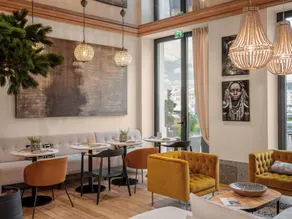 Maisons du Monde Hôtel & Suites - Marseille Vieux Port - Coin salon dans le hall