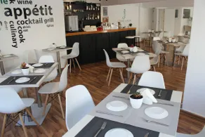 La Veranda Hotel - Restaurant