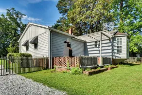 Walkable Location! Peaceful Toccoa Escape w/ Yard - Innvendig