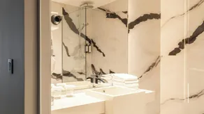 Hyllit Hotel - Bathroom