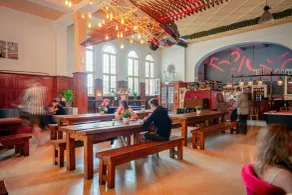 Three Little Pigs Hostel - Your Berlin Castle - Restaurant