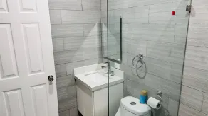 3 bed 2 bath 15 min from airport - Bagno