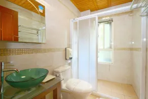 Yosemite Homestay - Bathroom