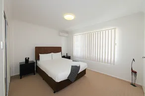 Alexandra Apartments - Room