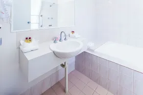 Kings Park Motel - Bathroom