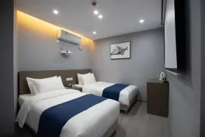 Panda Holiday Inn 2 - Room