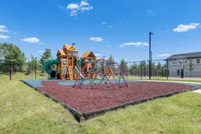 5 Mi to Walmart Amp: Modern Townhome w/ Yard! - Interiör