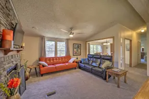 Deck + 2 Fire Pits: Riverfront Spruce Pine Rental! - Interiør