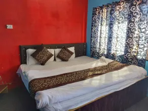 Goroomgo Lake View Mall Road Nainital - Room