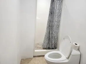Wally World Inn - Bathroom
