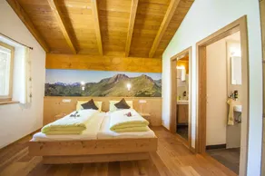 Schloss Saalhof- Schlossflair, Wellnessauszeit, Bauernhofleben, Familienzeit im historischen Apartment zentral zwischen Zell am See und Saalbach-Hinterglemm - Chambre