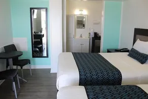 Ocean Crest Motel - Room