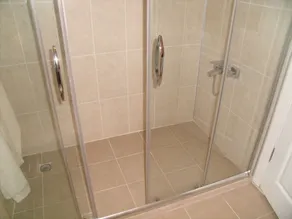 Four Seasons I -10 With 2 Bedrooms Guarantees a Wonderful Holiday - Bathroom