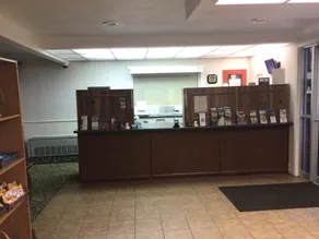 Colonial Brick Inn & Suites - Resepsjon