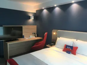 Holiday Inn Express Zürich Airport by IHG - Room