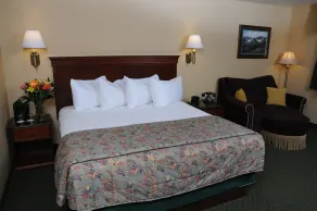 Pike's Waterfront Lodge - Chambre