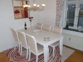 Herning City Apartments - Essbereich im Zimmer