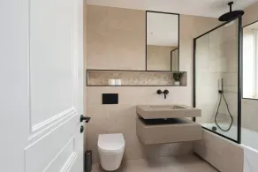 Skyvillion - COZY LARGE 4 & 1 Bed Apartments in London Enfield, Mins to Tube Station, Free Wi-Fi - Bagno