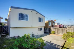 Easy SF Access! Spacious Family Home w/ Yard - Innvendig