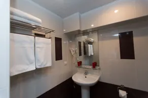 Shirak Hotel - Bathroom