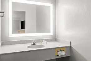 Days Inn by Wyndham Ocean Springs - Salle de bain