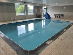 avid hotels - Lancaster by IHG - Piscine