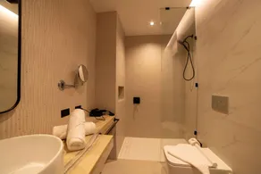Aiden by Best Western Georgetown Guyana - Bathroom