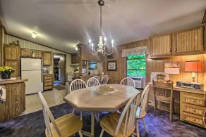 Scenic Spring Mills Escape: Swim, Fish, Hike! - Interiör