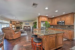 Vista Home w/ Pool ~ 11 Mi to Tamarack State Beach - Interior