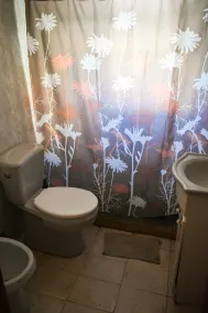 B&B Hostel - Bathroom