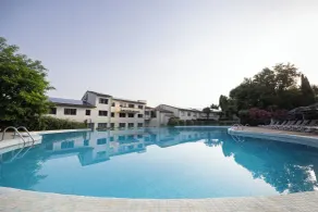 Logis Hotel Restaurant SPA Les Oliviers - Pool