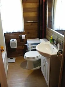 Riverside Adventures Vacation Rentals - Bathroom