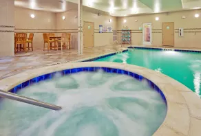 Holiday Inn Hotel & Suites Waco Northwest by IHG - Piscine