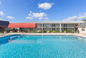 Ramada by Wyndham Houma - Piscine