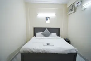 Roomshala 034 Grihum Noida Sector 63 - Zimmer