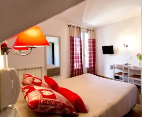 Logis Hôtel Etchemaïté - Room