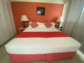 Melrose Beach Apartments Inc - Room