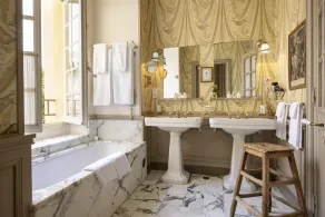 La Mirande - Bathroom